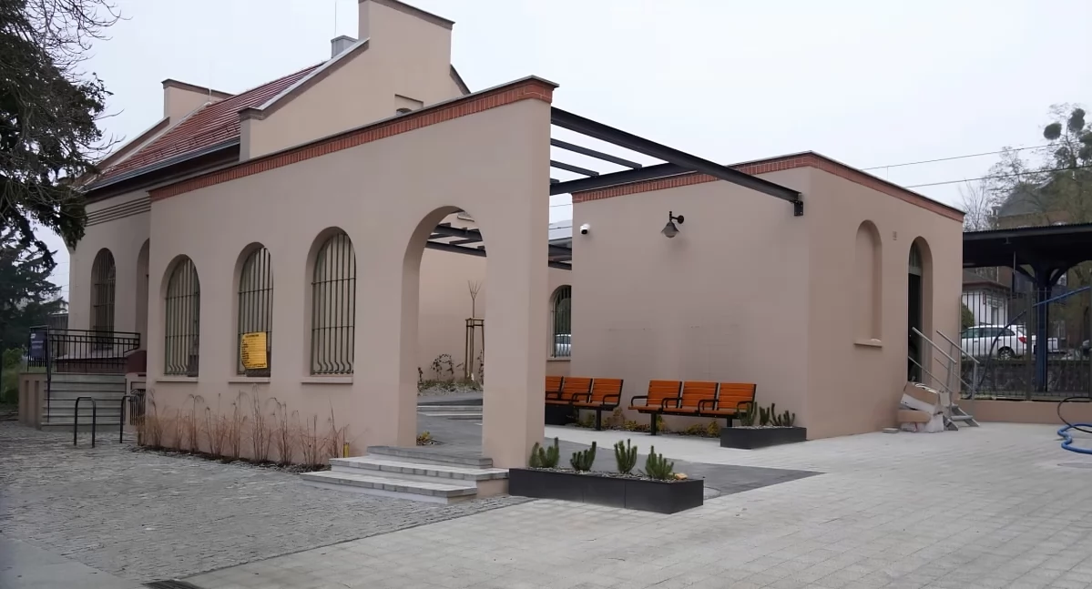 Dworzec w Toruniu zyska hostel i letnią poczekalnię. Przebudowa zakończy się w tym roku