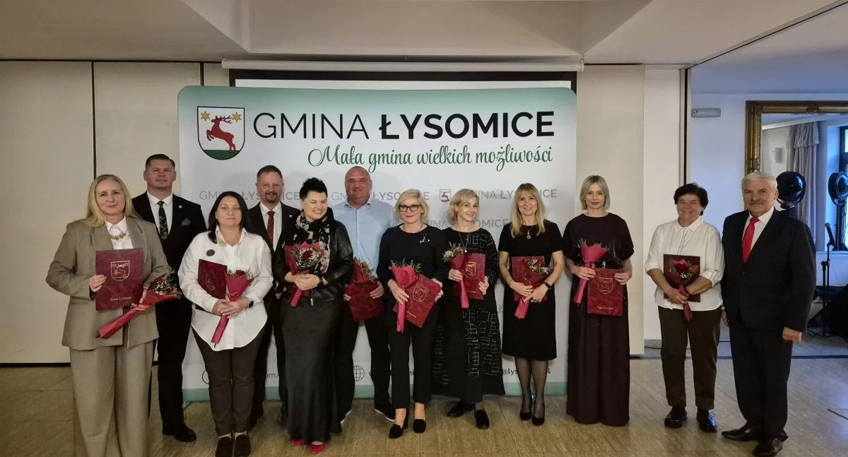 Nauczyciele z gminy Łysomice, którzy zostali nagrodzeni przez wójta, fot. UG Łysomice