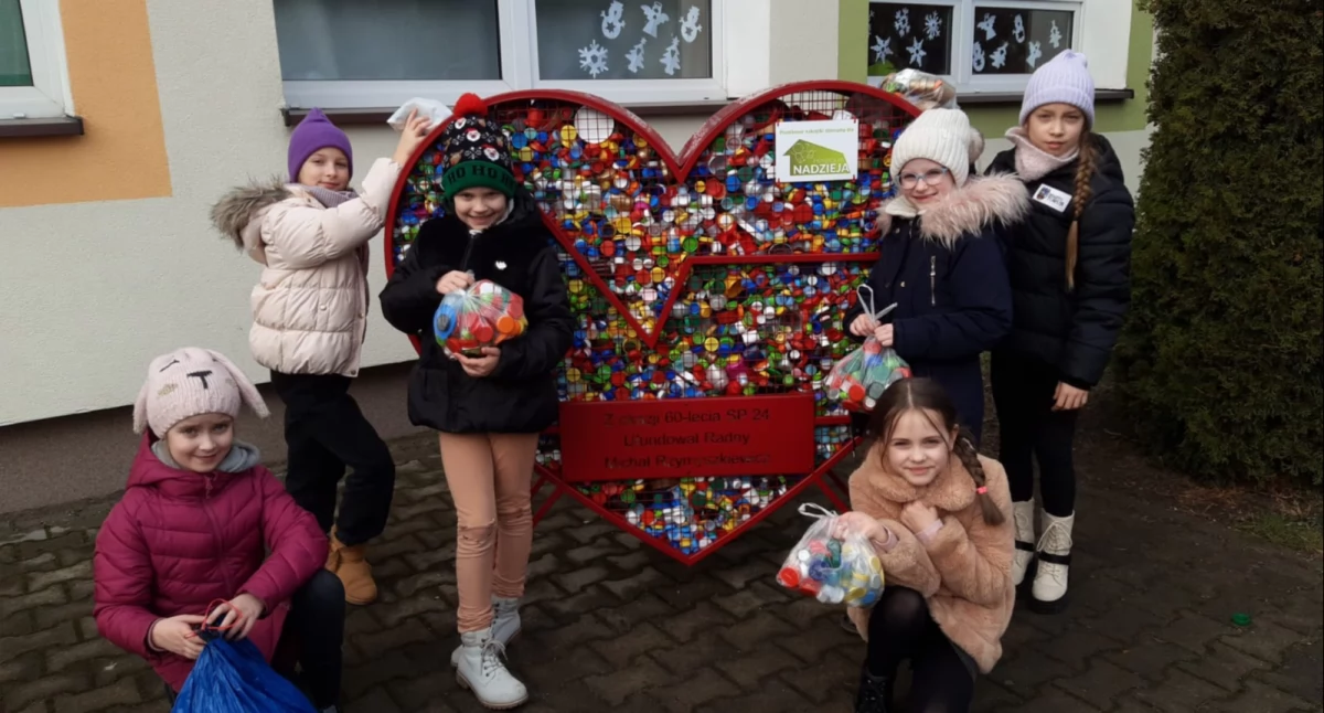 Serce do nakrętek przy Szkole Podstawowej nr 24 w Toruniu, fot. facebook.com/SP24Torun