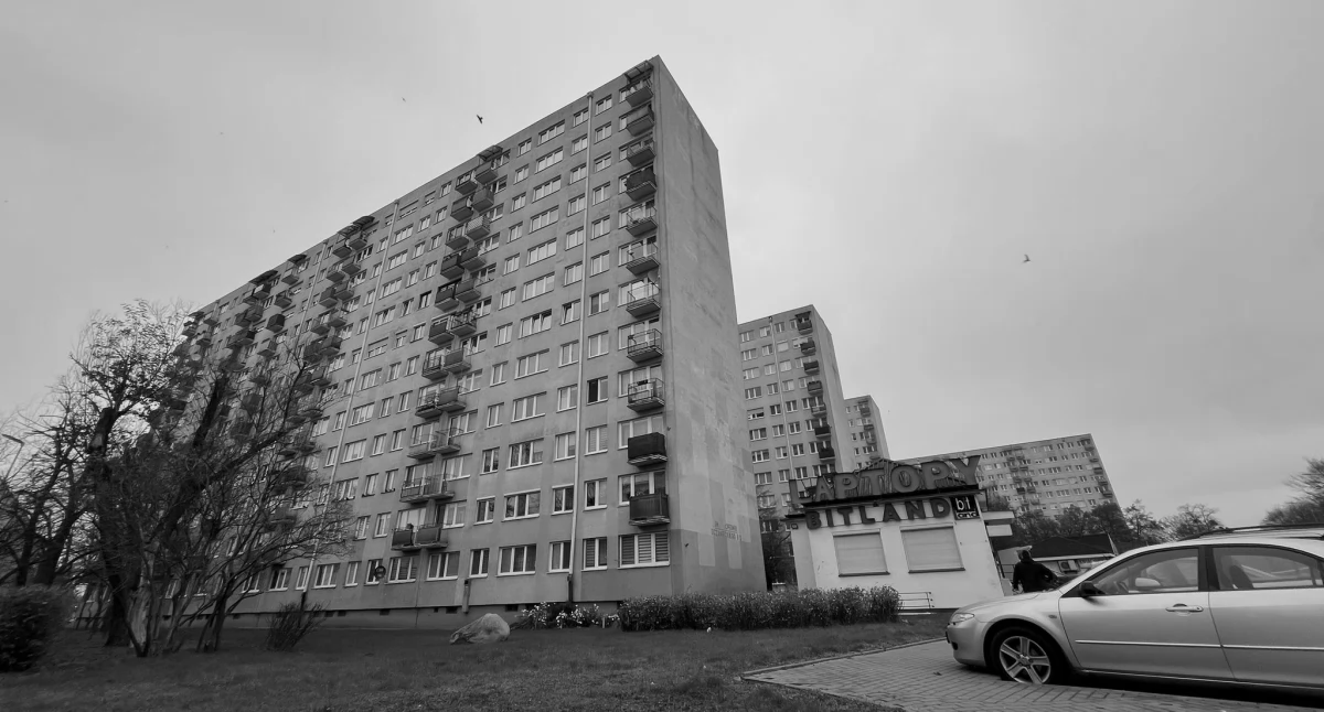 Tragedia na osiedlu w Toruniu. Młody mężczyzna wypadł z okna wieżowca