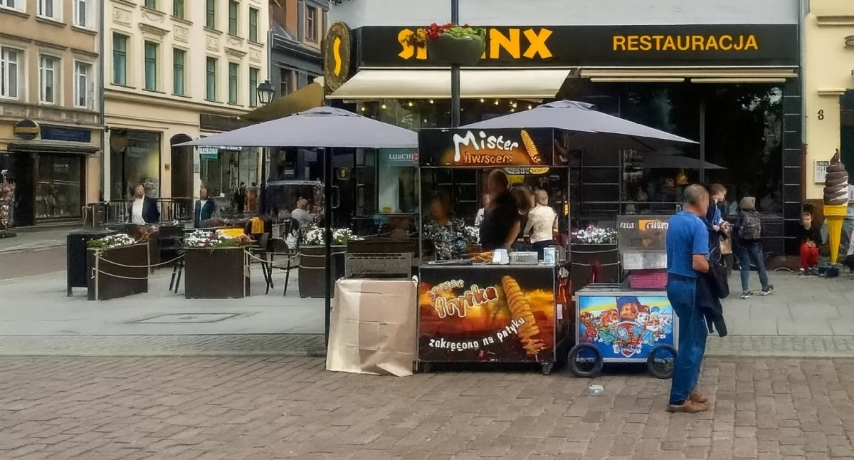 Kolejna afera z „Panem Frytką” z Torunia. Bezczelny handlarz został zatrzymany