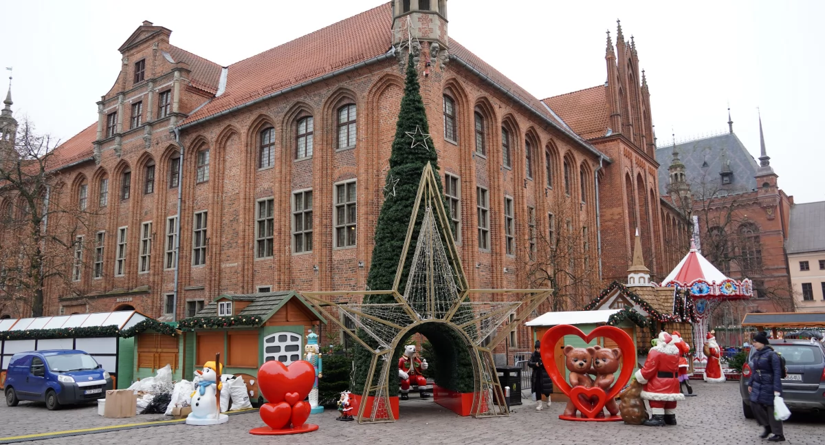 Świąteczna choinka na Rynku Staromiejskim, fot. Bartosz Fryckowski / ototorun.pl