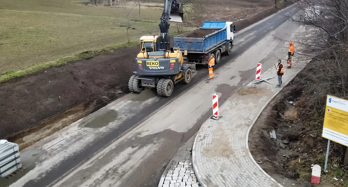 Budowa ścieżki rowerowej, fot. ilustracyjne - ZDW w Bydgoszczy, zdjęcia w galerii: Klara Wypych i PZD