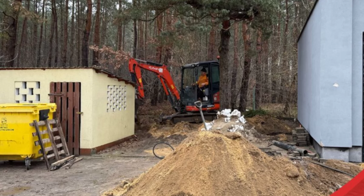 Szafa OLT przy Urzędzie Gminy Zławieś Wielka, fot. Urząd Gminy Zławieś Wielka