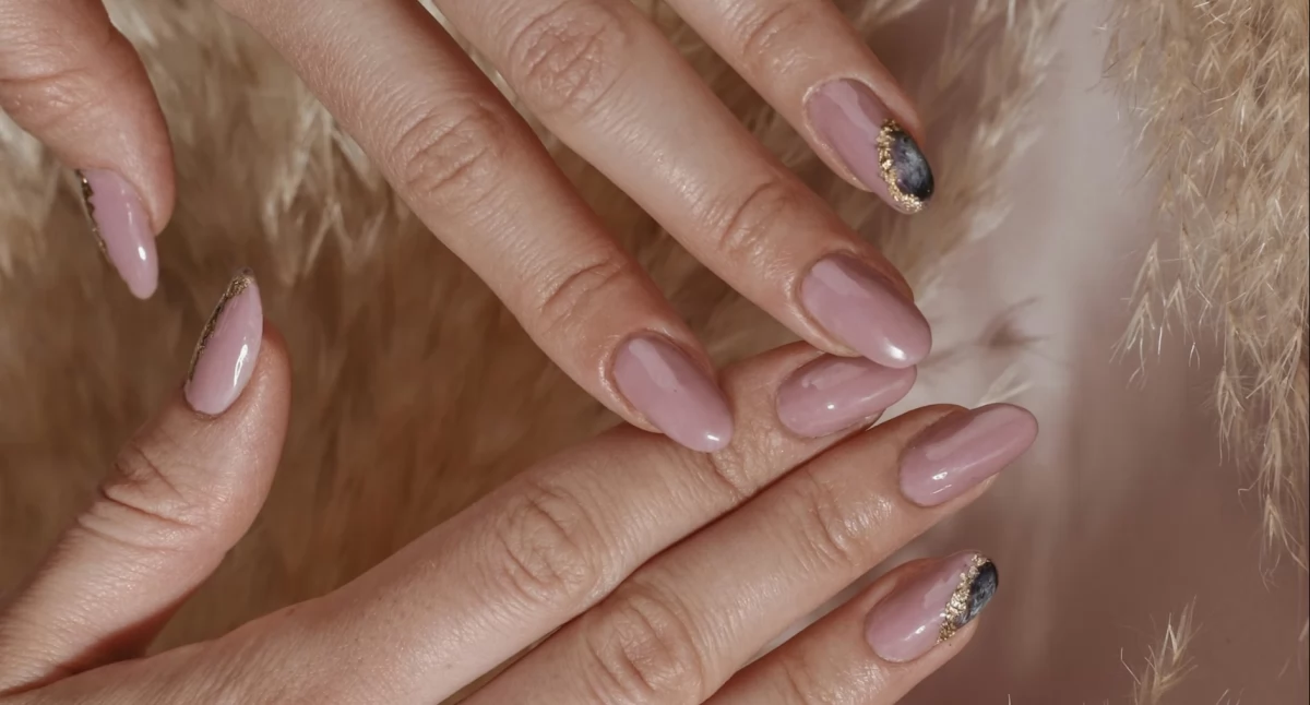 Ciekawostki, Szablony paznokci sprawdź najczęściej popełniane błędy zanim sięgniesz - zdjęcie, fotografia