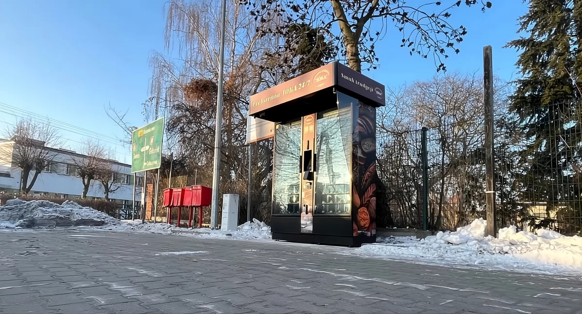 Chlebomat przy ul. Warszawskiej 8 w Łysomicach, fot. Bartosz Fryckowski / ototorun.pl