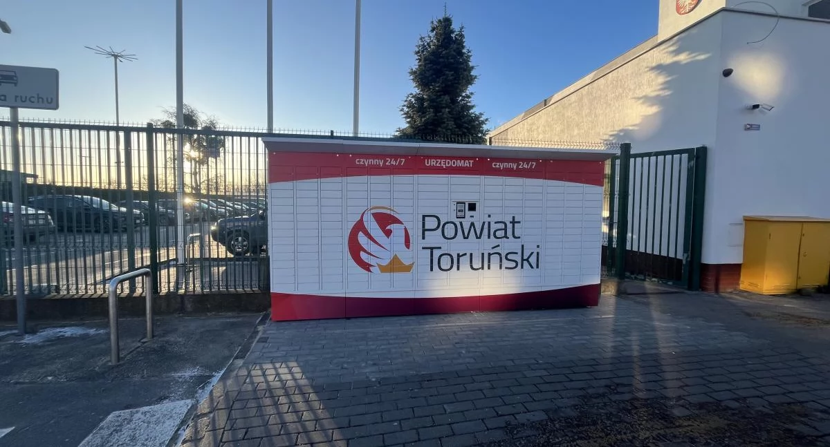 Urzędomat przed Starostwem Powiatowym w Toruniu, fot. ototorun.pl