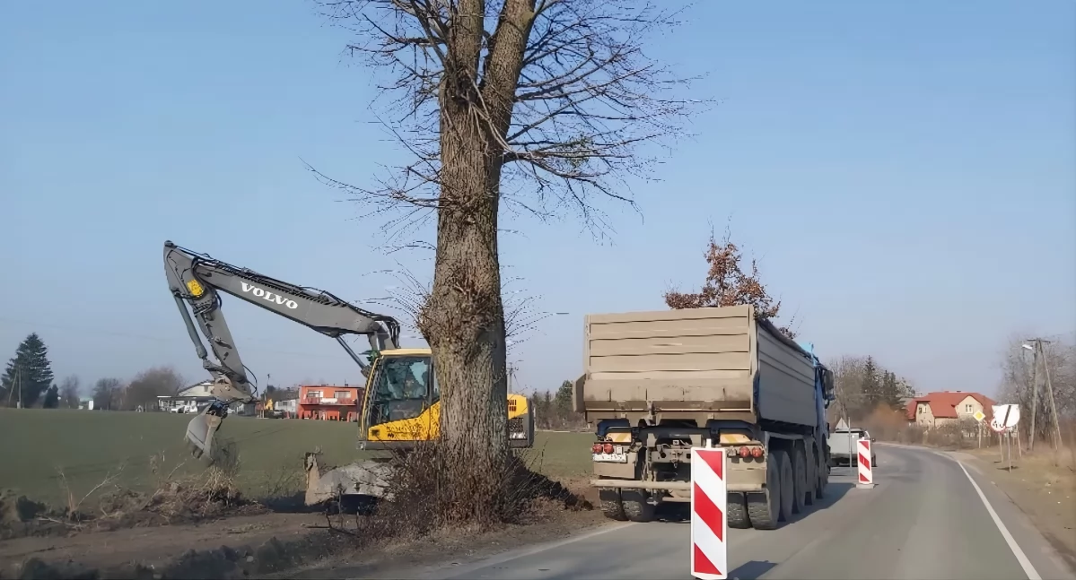 Przebudowa drogi, fot. ilustracyjne / Powiatowy Zarząd Dróg, zdjęcia w galerii: Marzena Masłowska/ Starostwo Powiatowe