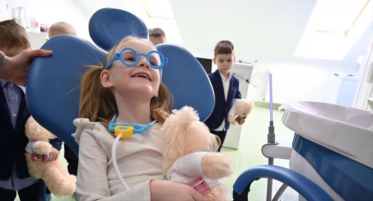 Pierwszy przegląd ząbków w gabinecie w Grębocinie, fot. UG Lubicz