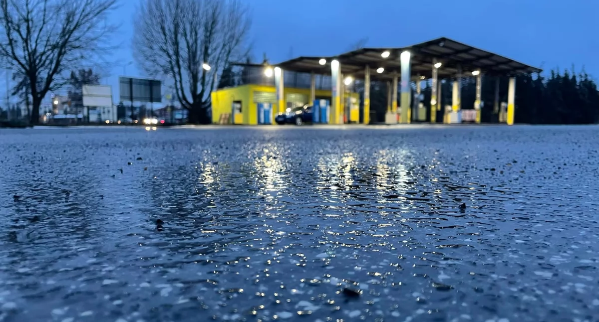 Stacja paliw MZK w Toruniu, fot. Filip Sobczak / ototorun.pl