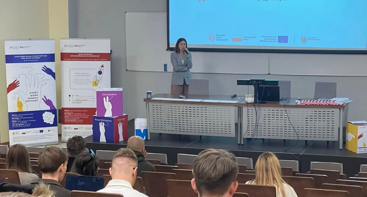 Małgorzata Częsz-Zacharek podczas spotkania ze studnetami, fot. K-PFP