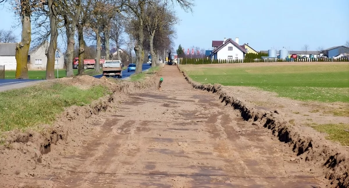 Budowa nowej ścieżki rowerowej pod Toruniem, fot. ilsutracyjne - Magda Majewska / Starostwo Powiatowe w Toruniu, zdjęcia w galerii: Spotkanie w starostwie i mapy