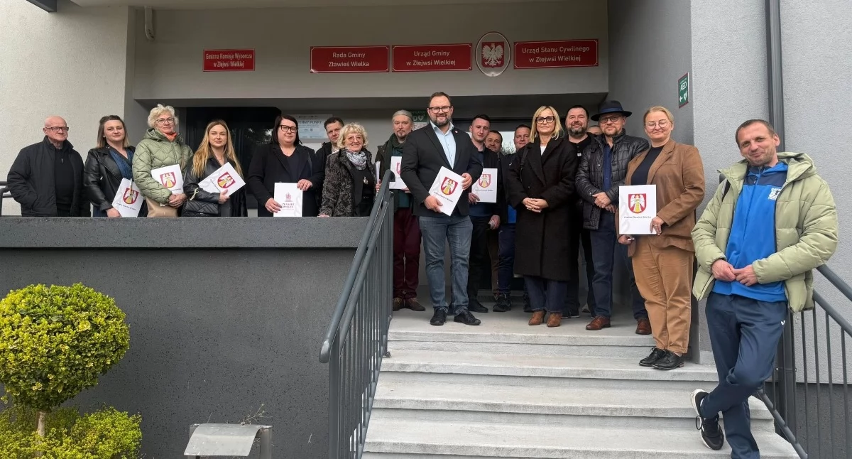Wręczenie umów dla organizacji pozarządowych, fot. UG Zławieś Wielka