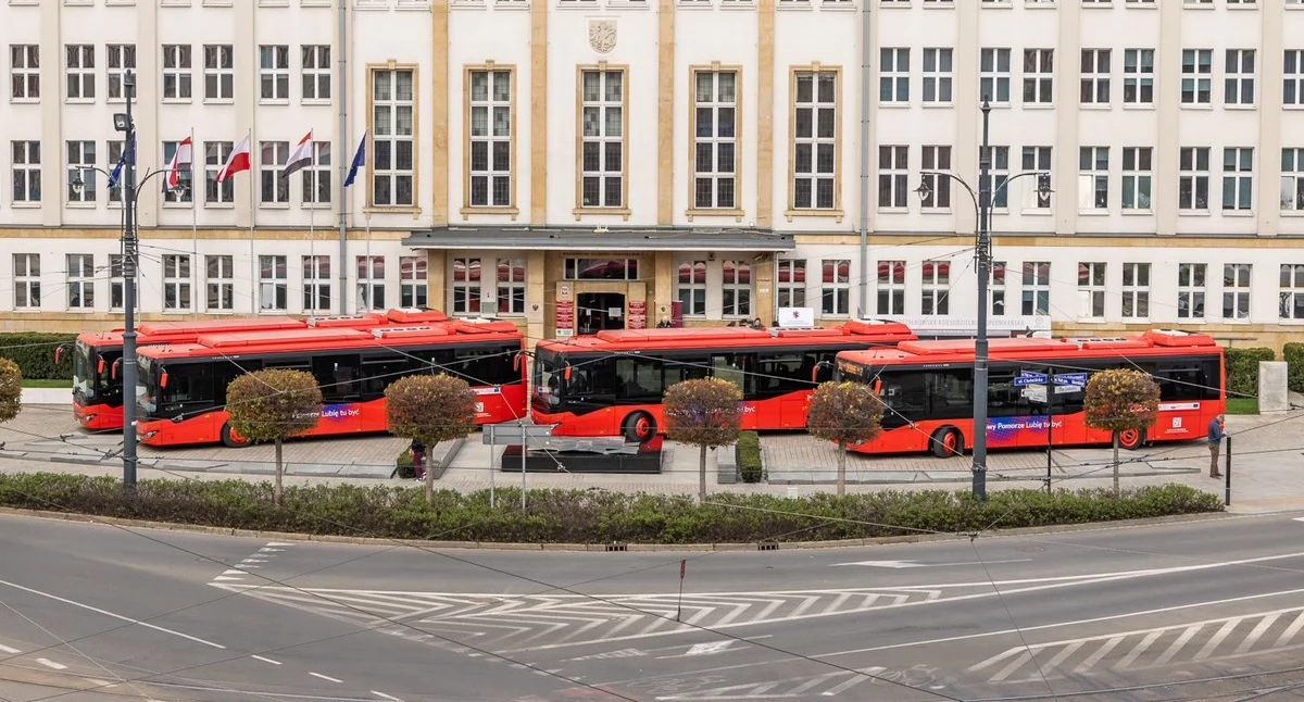 Odbiór nowych autobusów Kujawsko-Pomorskiego Transportu Samochodowego, fot. Andrzej Goiński/UMWKP