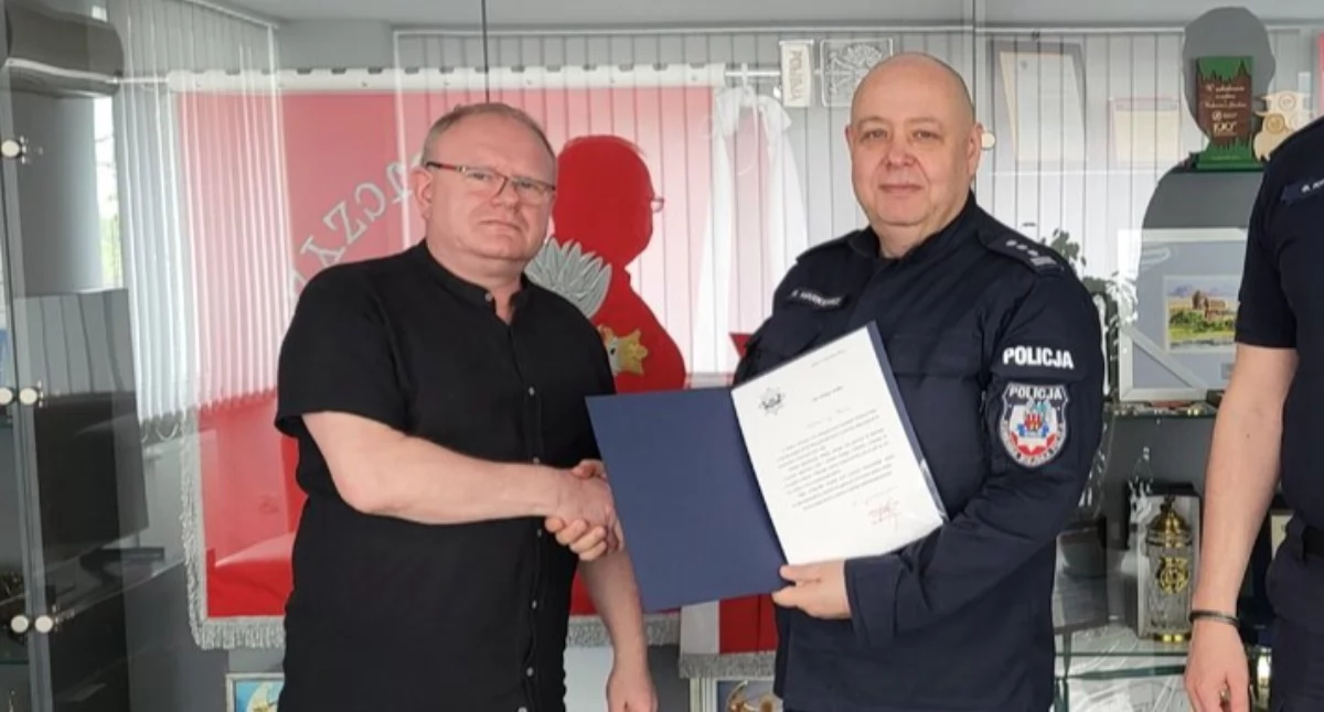 Pan Dariusz i inspektor Witold Markewicz, fot. Komenda Miejska Policji w Toruniu