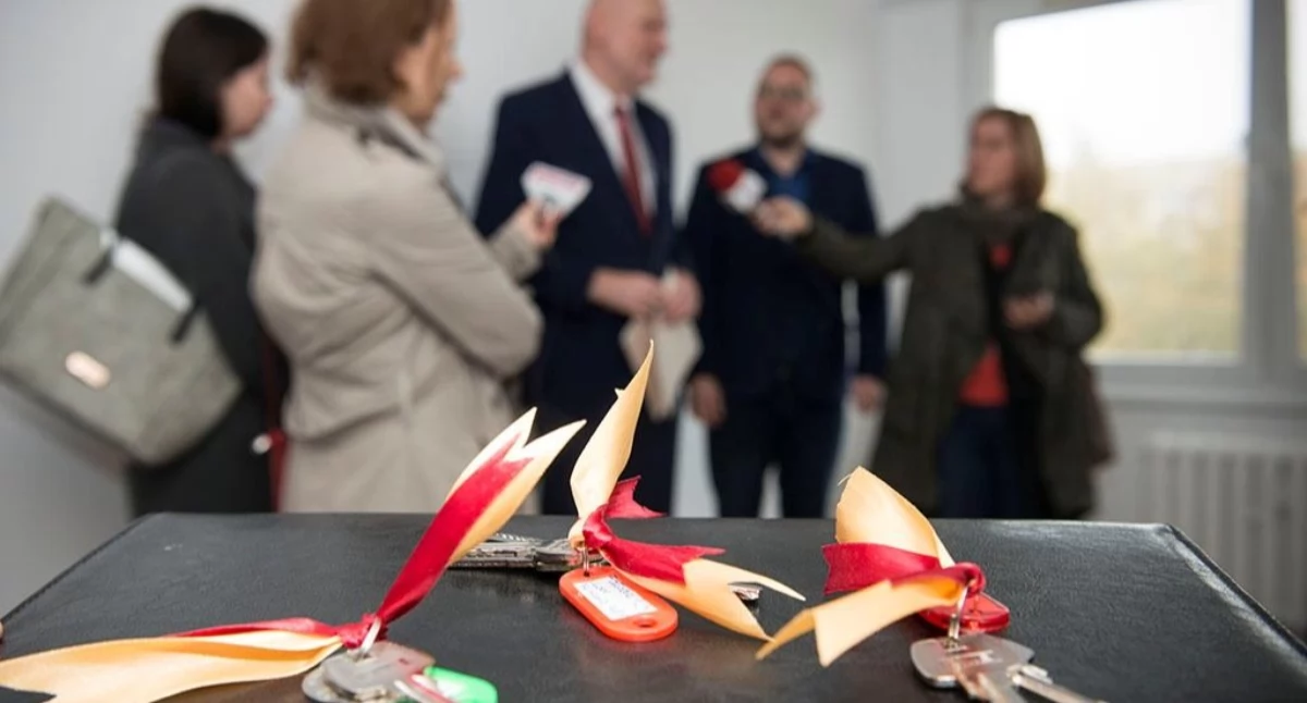 Tak wyglądało przekazanie mieszkania najlepszym absolwentom w 2017 roku, fot. Wojtek Szabelski, UMT
