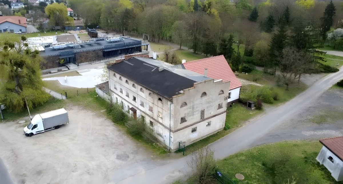 Spichlerz w Łysomicach, fot. Bartosz Fryckowski / ototorun.pl, grafika: UG Łysomice