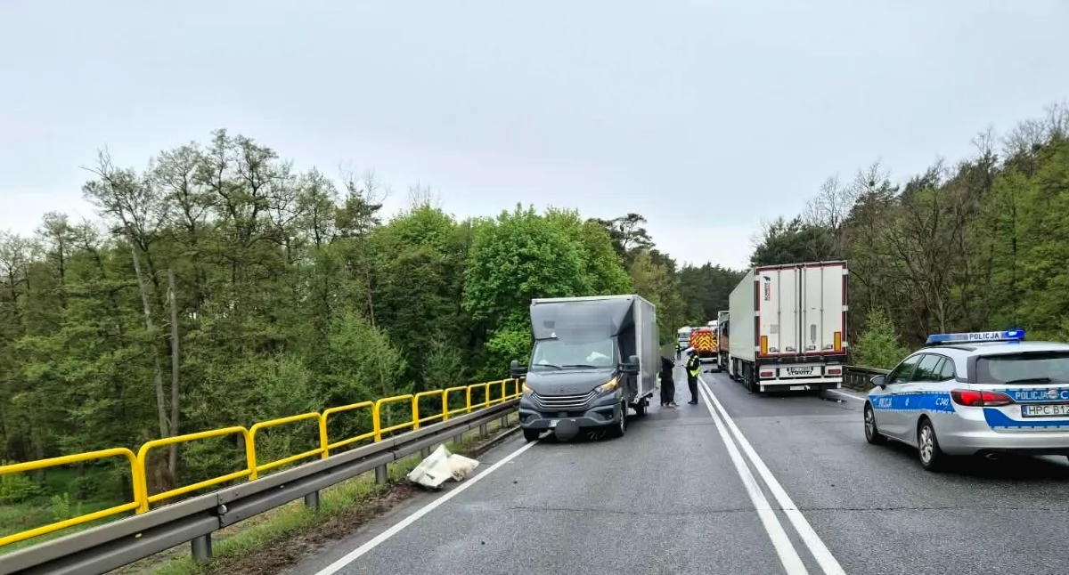 Korki i utrudnienia, Duży wypadek drodze Toruniem akcja ratunkowa - zdjęcie, fotografia