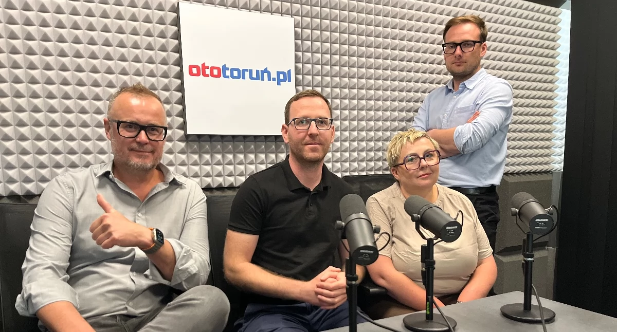 Łukasz Broniszewski, Michał Rzymyszkiewicz, Margareta Skerska-Roman i Filip Sobczak w studiu ototorun.pl