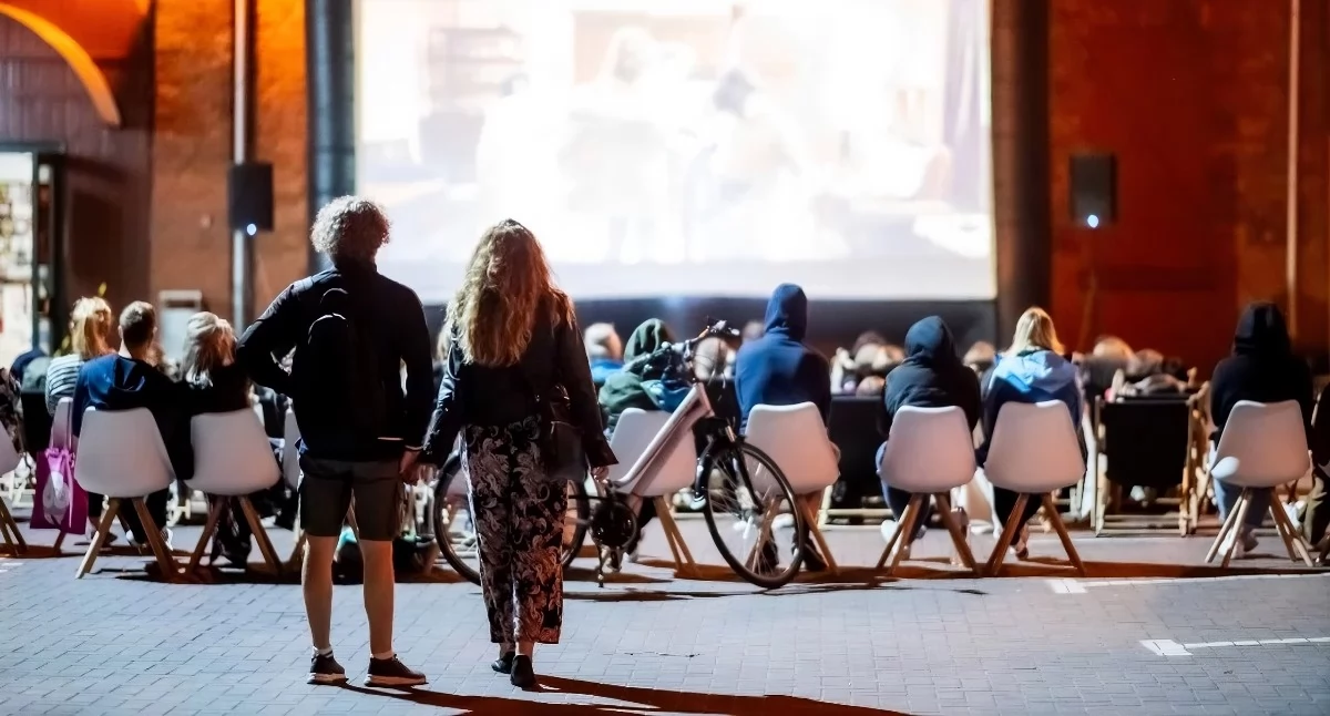 Kino plenerowe podczas festiwalu Tofifest na terenie Centrum Bumar, fot. Festiwal Tofifest