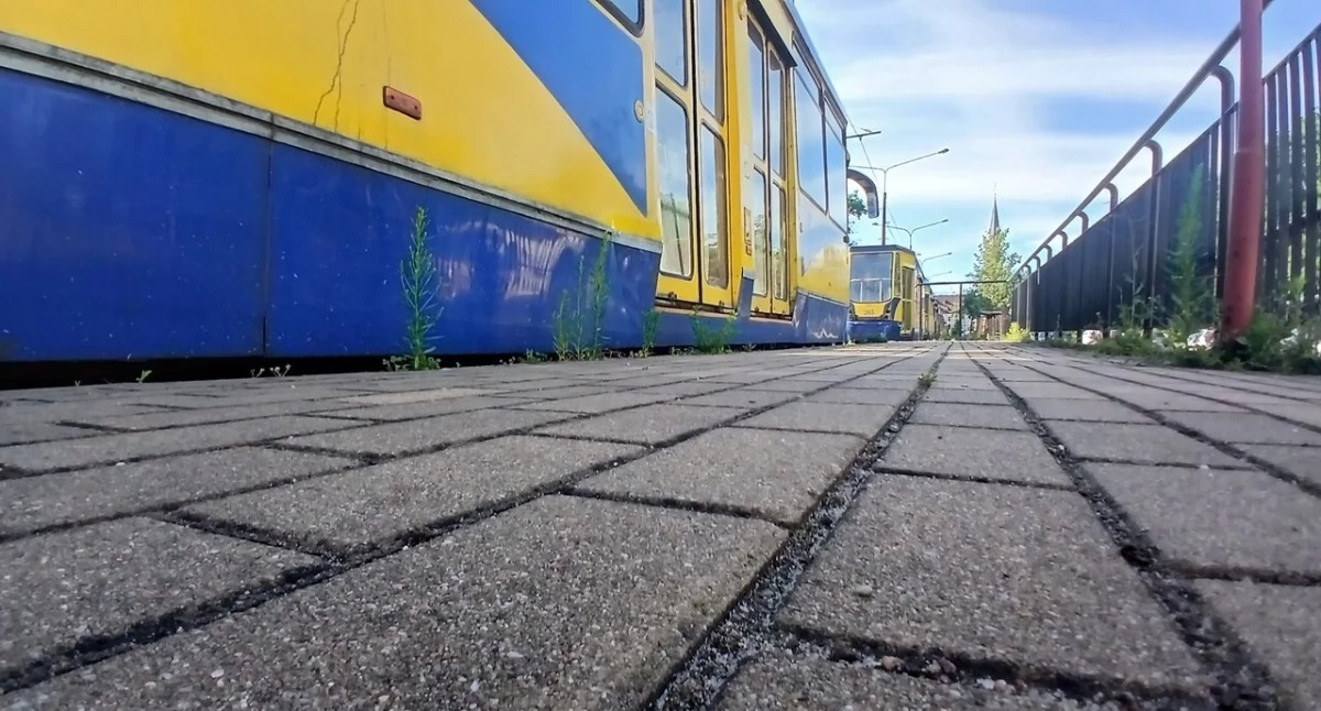 Tramwaje zaparkowane przy ul. Uniwersyteckiej, fot. ototorun.pl