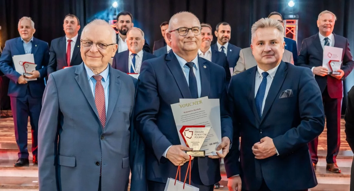 Starosta Graczyk odebrał statuetkę w rankingu ZPP, Fot. ZPP / KRiSfoto Krzysztof Siekielski