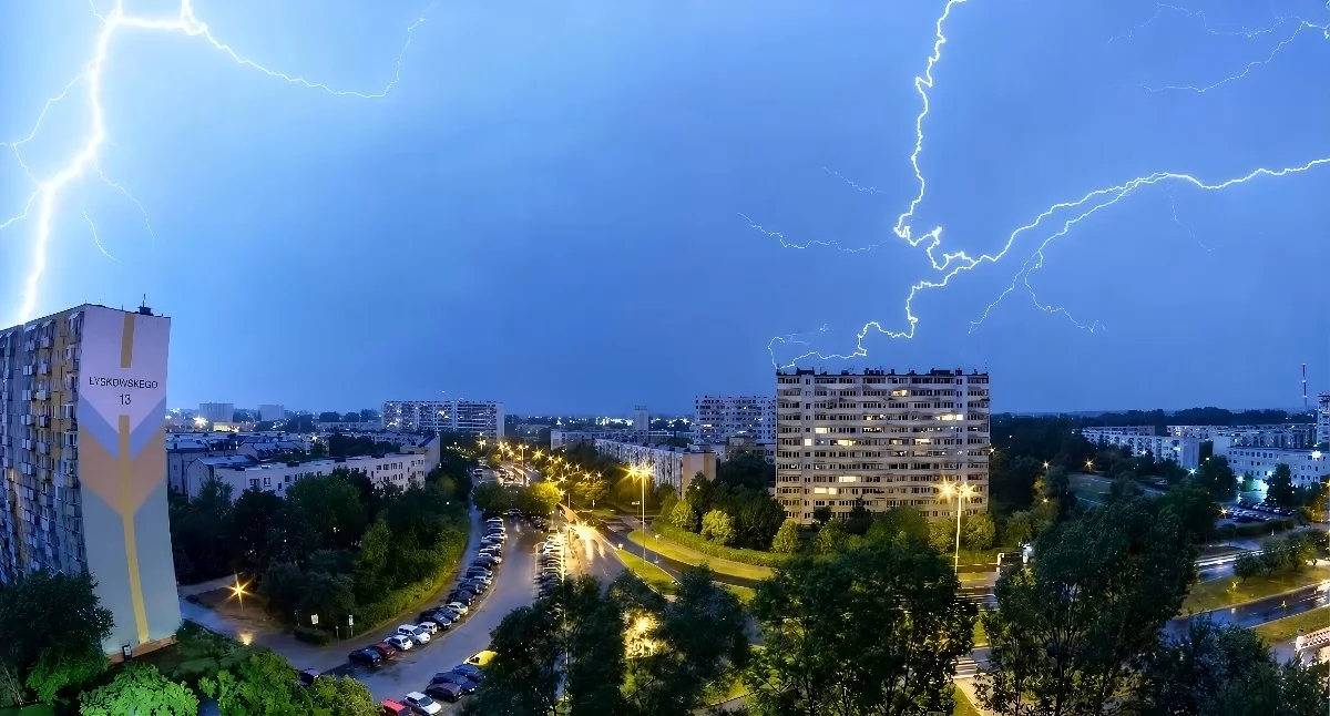 Pogoda, Rozległy front sunie Torunia termin kolejnej burzy - zdjęcie, fotografia