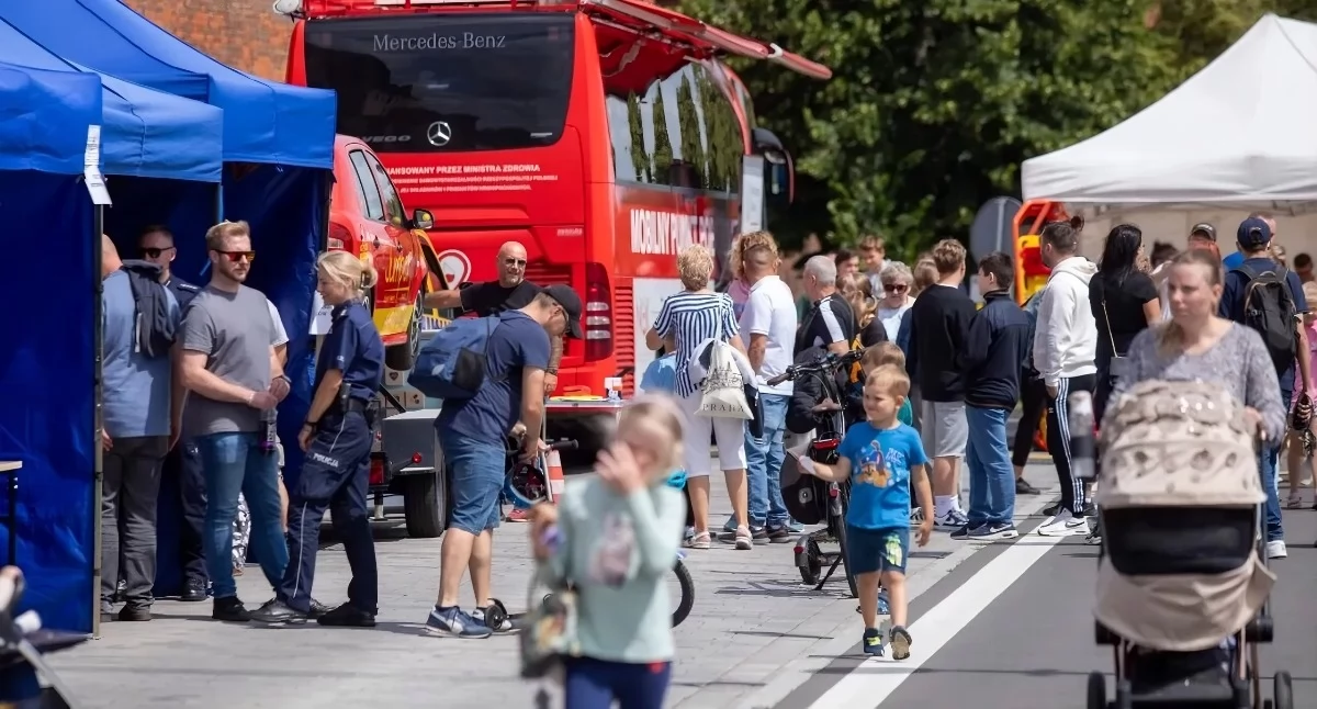Festyn z okazji Święta Policji w 2025 roku, fot. główne: Agnieszka Bielecka / UMT, zdjęcia w galerii: KMP Toruń