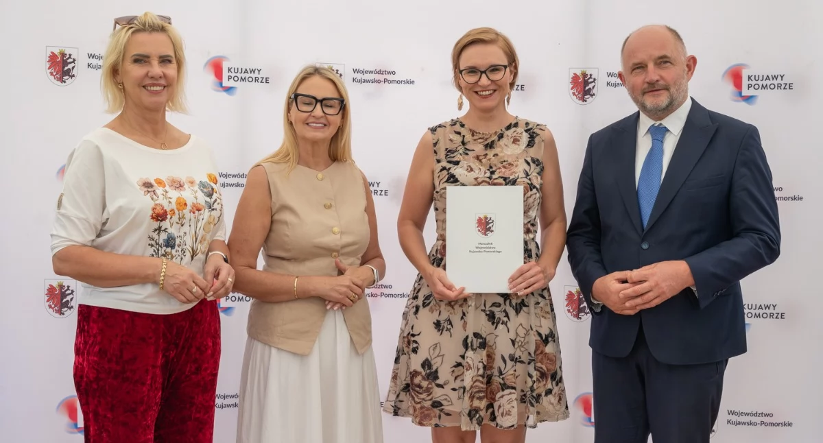 Wręczenie umów na dofinansowanie małej infrastruktury sportowej 2026, fot. Mikołaj Kuras dla UMWKP