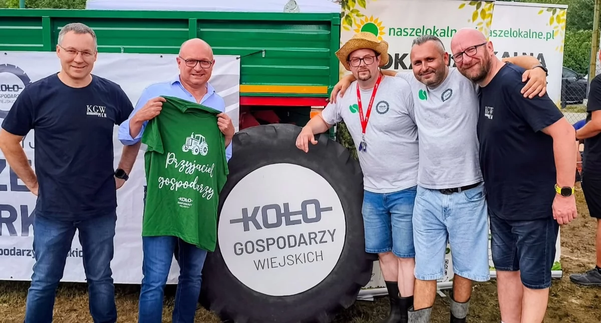 Koło Gospodarzy Wiejskich podczas Wakacyjnego Kiszenia Ogórków w Rozgartach, fot. KGW w Rozgartach