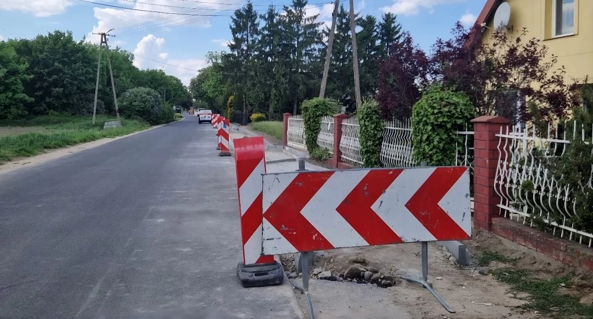 Prace na drodze Dziemiony - Zelgno w gminie Chełmża pod Toruniem, fot. Powiatowy Zarząd Dróg w Toruniu
