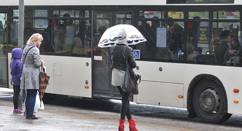 Komunikacja miejska, Ta linia jeździ zdecydowanie zbyt rzadko? Studentki wzięły sprawę w swoje ręce.