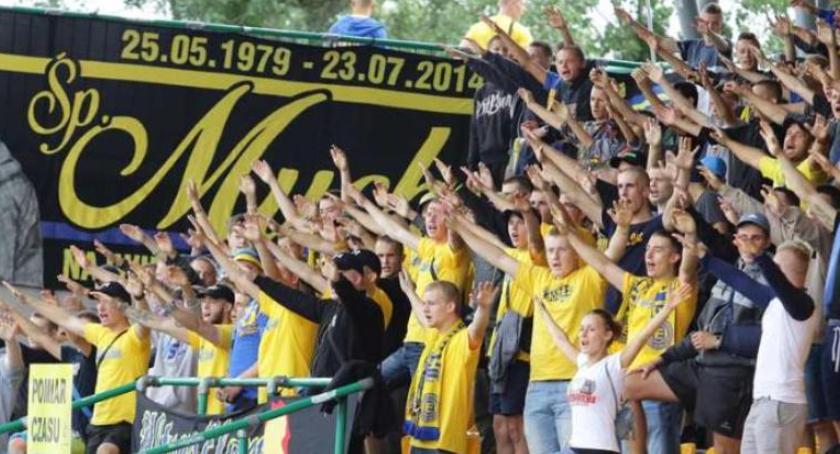 Sprawy kryminalne, Najazd kibiców Elany na posesję fana żużla? Klub wydał oświadczenie.