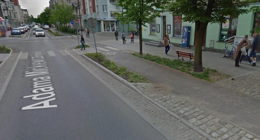 Wypadki, Samochód najechał na leżącego mężczyznę! Policja prosi o pomoc świadków.