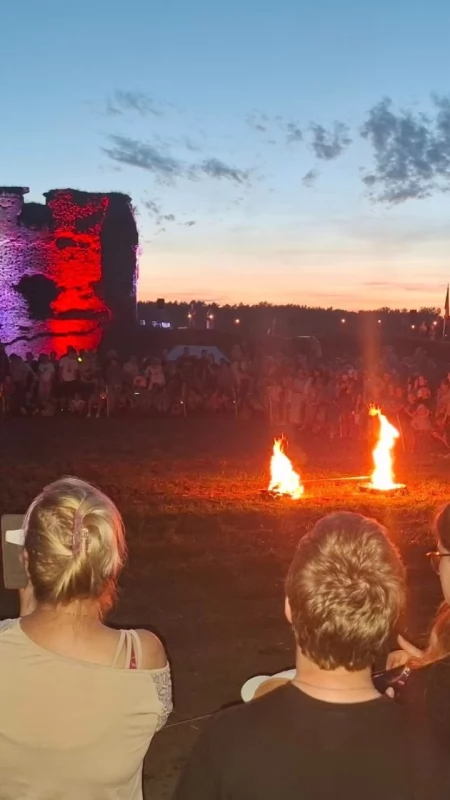 Magiczny wieczór pod Toruniem. Na łące odbędzie się wielki spektakl ognia