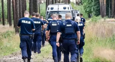 Policja poszukuje Niny. 17-latka przyjechała do kolegi, który mieszka w Toruniu