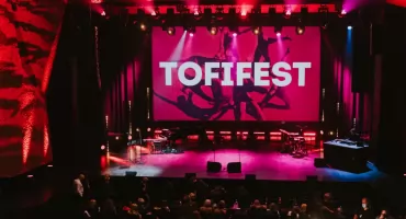 Gwiazdy przyjadą na Bella TOFIFEST 2025 w Toruniu. To będzie rekordowa edycja
