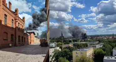 Wielki pożar w centrum Torunia. Płonie budynek straży pożarnej