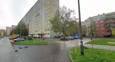 Brutalna bijatyka przed wieżowcem w Toruniu. Dwóch rannych trafiło do szpitala