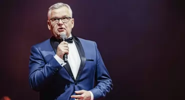 Artur Andrus wystąpi w Toruniu. Zaprezentuje swoje największe przeboje kabaretowe