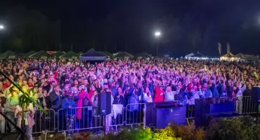 Tłumy na dożynkach pod Toruniem. Na scenie zaśpiewały gwiazdy disco polo