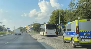 W autobusie w Toruniu rozpylono gaz pieprzowy. Kierowca przerwał przejazd