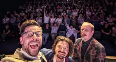 Kabaret Paranienormalni wystąpi w Toruniu. Zaprezentuje swój najnowszy program 
