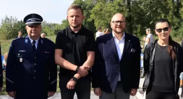 Prezydent Torunia uhonorował pana Błażeja za bohaterską postawę w parku Glazja