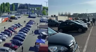 Na placu w Toruniu organizowana jest giełda samochodowa. Działa tylko przez pięć godzin