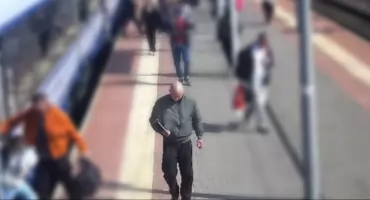 Okradł sklep z elektroniką w Toruniu. Został uchwycony przez kamery na dworcu