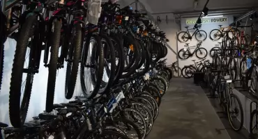 W Toruniu otwarto sezonową przechowalnię rowerów. Koszty są symboliczne