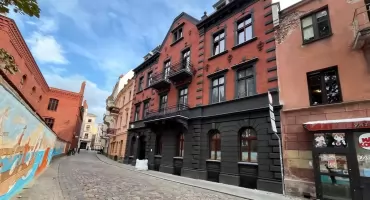 Piękna kamienica w Toruniu zyskała nowe życie. Wszystkie lokale mają nowych właścicieli