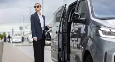 Nowa usługa w Toruniu. Uruchomiono transport na lotniska z odbiorem spod domu