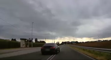 Szaleńczy rajd na drodze pod Toruniem. Policja opublikowała nagranie